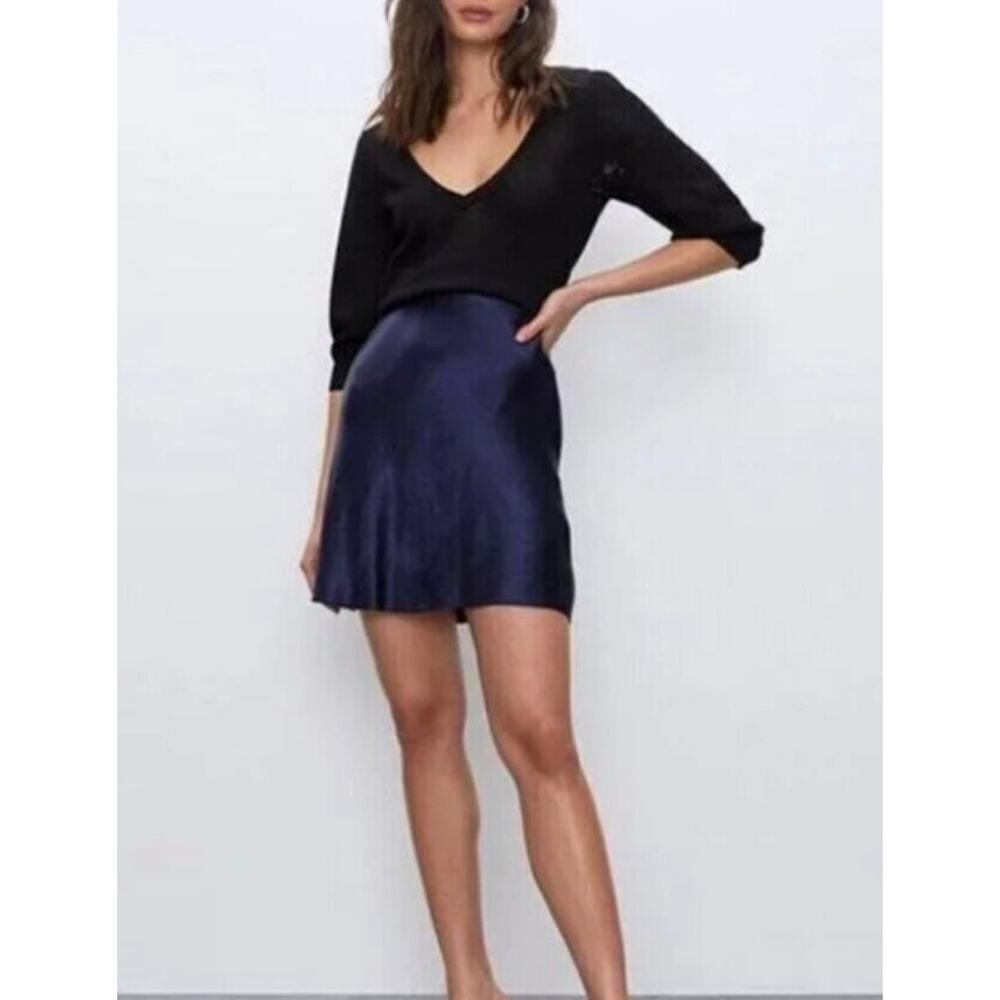 NWT Aritzia Babaton Mini Slip Japanese Satin Skirt size 6 sold out